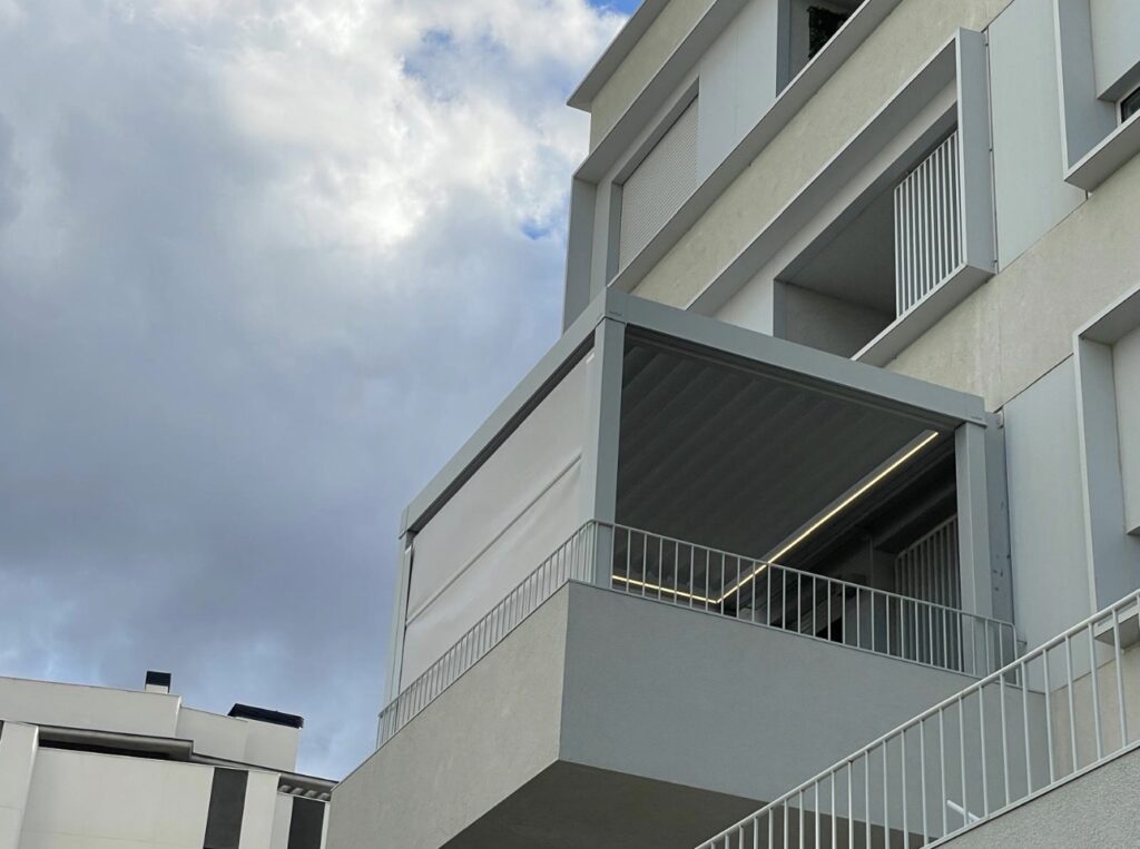 Toldos y Pérgolas en Madrid Marfil Espacios